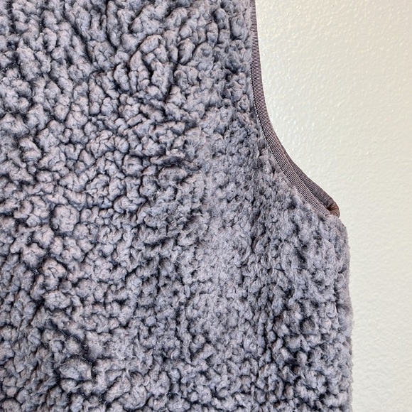 THREAD + Supply Fleece Fuzzy Vest Size Large - Picture 5 of 14